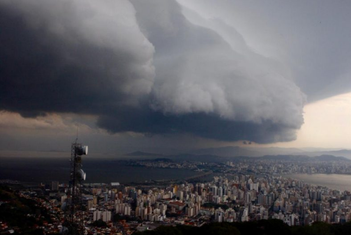 Tempestade de aproxima