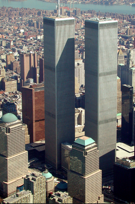 Imagem da área central de Nova York, com as Torres Gêmeas do WTC ainda inteiras